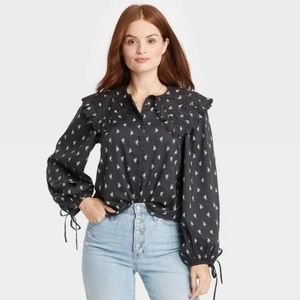 Bundle of 2 - NWOT Universal Thread Tops